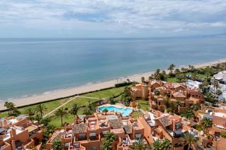 Exclusive Beachfront Apartment in Marbella Panoramic Views & Direct Beach - Marbella - 0