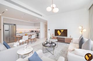 Vogue Vacation Homes, Emaar Beach Front Marina Vista near JBR and Palm Jumeirah, Two Bedroom Apartment with Balcony and Private Beach, Access to all Amenities - 1