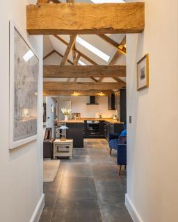 Luxury converted Barn, rural seclusion at foot of The Ridgeway, dog friendly - Woolstone - 7