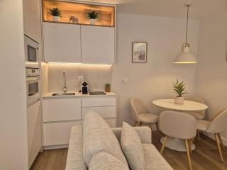 WintowinRentals Goleta Suites 2C - Málaga - 1