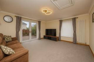 Edinburgh Gateway-Spacious 3-Bed Home in Livingston - 8