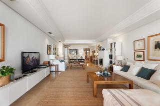 Exclusive Beachfront Apartment in Marbella Panoramic Views & Direct Beach - Marbella - 3