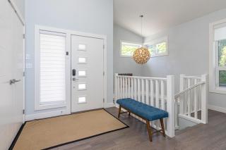 Come On In, The Water View Is Waiting For You,,, - Oak Bay - 9