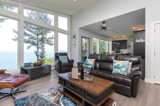 Come On In, The Water View Is Waiting For You,,, - Oak Bay - 4