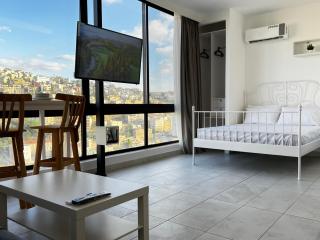 Modern Studio Apartment Near Downtown, breathtaking view! - Amman - 3