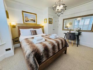 Designer Flat in London with a Garden - 0