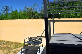 Décompression assurée - Super Calme - Jacuzzi Chauffé à remous - Jardin et Terrasse - Clim - Salle de Jeux avec Fresque Provençale - Grande Piscine Partagée au Sel - Maison spacieuse, tout équipée et joliment décorée - Proche des commodités - Montélimar - 2