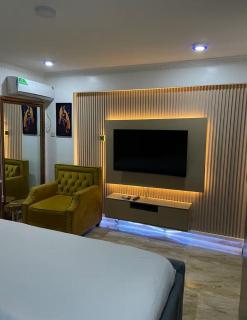 Luxury 2BR Wuse 2 247 Power Free Wi-Fi - 2