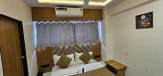 Hotel Lee Grand - Ahmedabad - 8