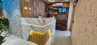 Hotel Lee Grand - Ahmedabad - 1