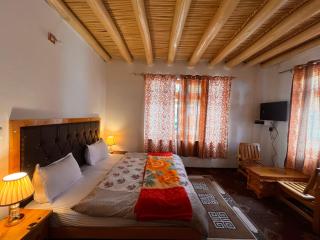 Sky land guest house - Leh - 5