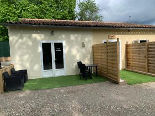 Gîte NATURISTE Le Jardin Des Hirondelles - Blanzaguet-Saint-Cybard - 0