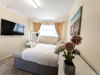 A cosy & stylish two-bed bungalow with garden & parking, close to a shopping centre, motorways and bus stops - Thurcaston - 2