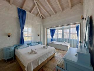 Dort Mevsim Alacati - 9