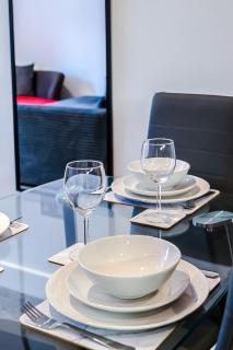 Stylish 2BR Flat - free parking - fast Wi-Fi - 1