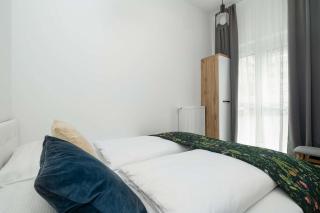 Jasny Apartament w Świnoujściu Blisko Portu by Noclegi Renters - Świnoujście - 1