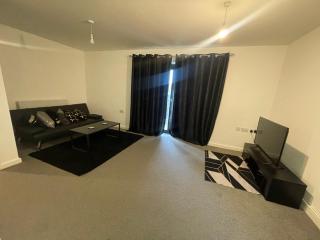 Luxurious Bedroom in One Bed apartment - 3