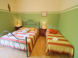 Property with swimming pool, spacious garden, private terrace and views - Apecchio - 5