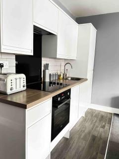 Spacious Southampton City Apartment with Courtyard - Southampton - 5