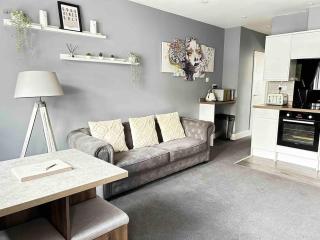 Spacious Southampton City Apartment with Courtyard - Southampton - 2