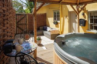 Vine Cottage - - 0