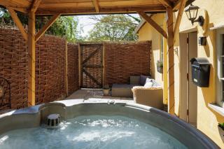 Vine Cottage - - 9