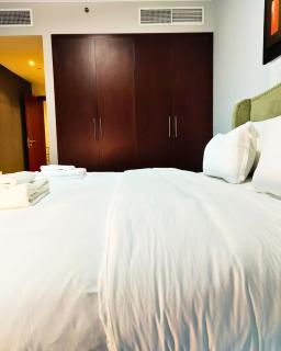 Charming & Comfortable 1BR Jumeirah Bay X1 JLT - Dubai - 2