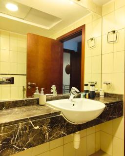 Charming & Comfortable 1BR Jumeirah Bay X1 JLT - Dubai - 3