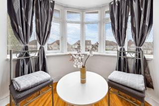 Bright 4BR 2BA Gem in Wembley Harrow - Sleeps 8 - Kenton - 2