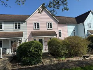 Waterside Lodge -New England Style House - South Cerney - 9