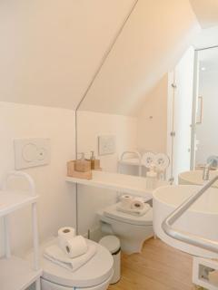 Cozy 1BR, Private Terrace & Pool – Estrela | By Airnest - Lissabon - 4