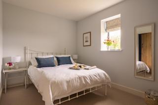 Luxury converted Barn, rural seclusion at foot of The Ridgeway, dog friendly - - 3