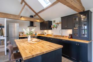 Luxury converted Barn, rural seclusion at foot of The Ridgeway, dog friendly - - 7