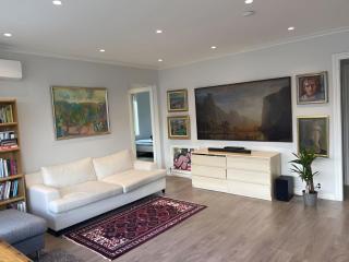 Peaceful Apartment with Balcony - Near Tram & Trails - Bergen - 9