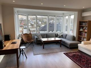 Peaceful Apartment with Balcony - Near Tram & Trails - Bergen - 2