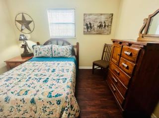 Smoky Mountain Cabin with HOTTUB - Seymour - 4