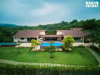 StayVista's The Tavern At Canary Farms - Mountain-View Luxury Mansion with Infinity Pool, Jacuzzi & Games Zone - Lonavala - 9