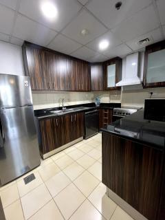 Beachside 2BR Marina Views - 9