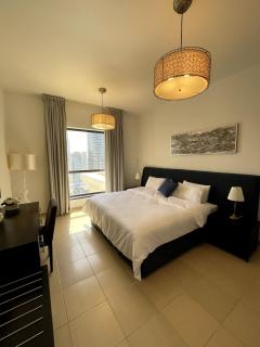 Beachside 2BR Marina Views - 5