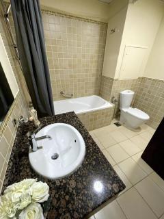 Beachside 2BR Marina Views - 4