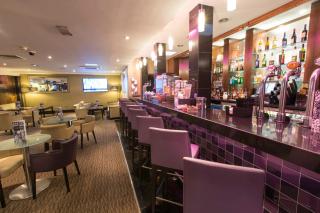 Crowne Plaza London Ealing by IHG - London - 8