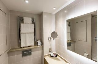 Crowne Plaza London Ealing by IHG - London - 1