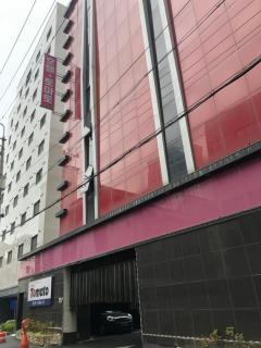 Tomato Hotel - 9