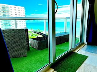 Beachfront Oasis I Balcony I BBQ I Pool I Gym - Hollywood - 8