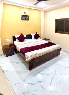 GM P Guest House - Varanasi - 7