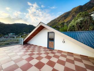 Tara Van - Dharamshala - 2
