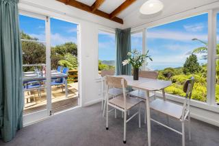 Piha - City Escape, Piha Holiday Home - 3