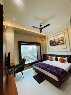 Hotel Nakshatra - - 3