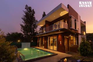 StayVista at Brick & Beam with Private Plunge Pool, Lawn, BBQ and Bonfire - Panchgani - 5