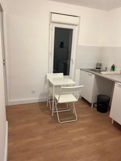 Studio -4 PERSONNES - 1